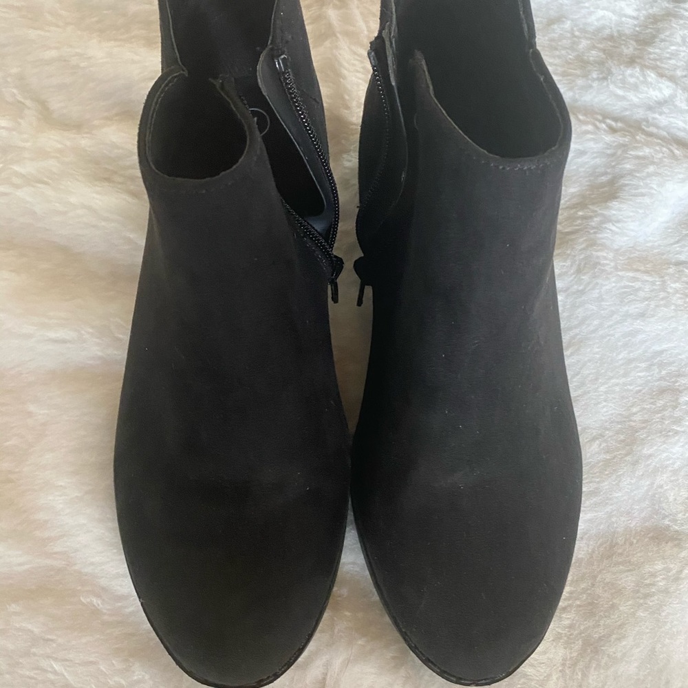 NEW Cat & Jack Black Ankle Boots Size 4